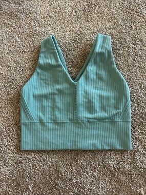 Ribbed V-Neck Crop sports bra. Size small. All in motion.